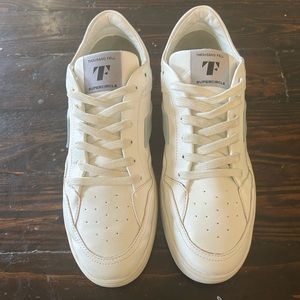 Thousand Fell Court Women’s Sneakers 9.5